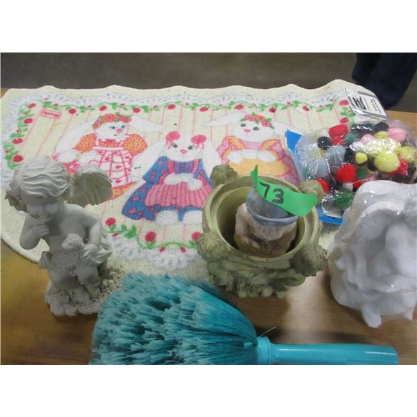 ESTATE:  TOTE C/W ASSORTED CHRISTMAS DECORATIONS