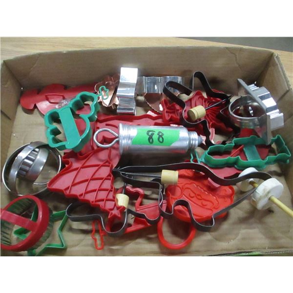 ESTATE:  FLAT C/W ASSORTED COOKIE CUTTERS