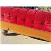 Image 7 : TUFTED VELVET PARLOR CHAISE LOUNGE WITH BROCADE TRIM AND OAK FRAME