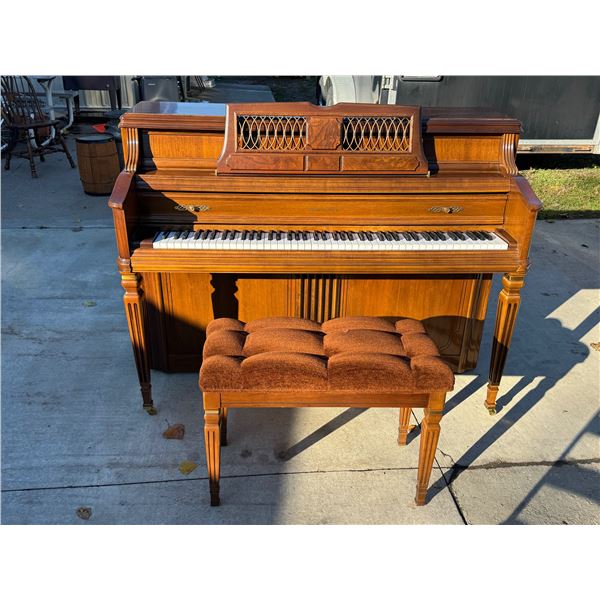 WURLITZER DESIGNER CONSOLE PIANO AND MATCHING TUFTED SEAT