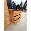 Image 11 : BLOND WOOD DRESSER AND SMALL DRAWER UNIT