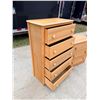 Image 3 : BLOND WOOD DRESSER AND SMALL DRAWER UNIT