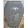 Image 5 : 1930s Phoenix Glass Madonna Chipped Ice Glass Vase