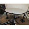 Image 2 : 7 4ft Round Tables