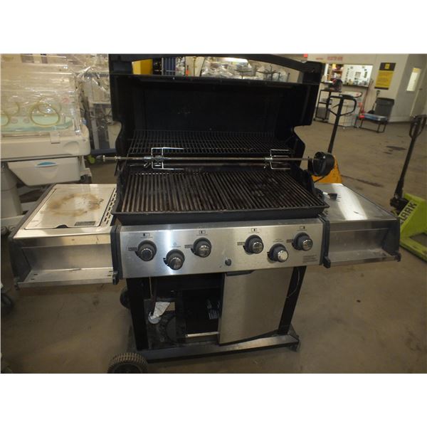 Broil King 4 Burner BBQ w/ Rotisserie