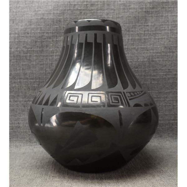 SAN ILDEFONSO POTTERY VASE (CARMELITA DUNLAP)