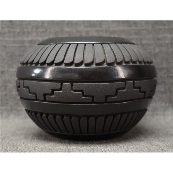 SAN JUAN POTTERY BOWL (SUE TAPIA)