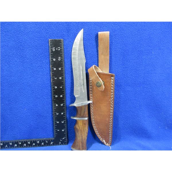 NEW - Fixed Blade Damascus Knife with Leather Sheath - 8" Blade