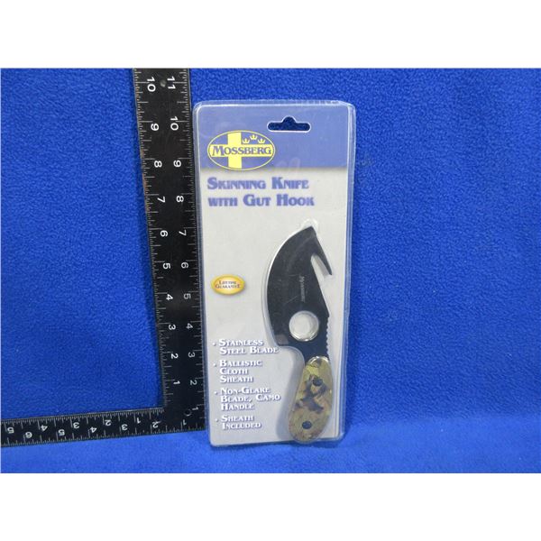 NEW - Mossberg Skinning Knife with Gut Hook & Sheath
