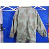 Image 2 : New Old Stock - Marv Holland Reversible Shooting Jacket - Size Large, Camo/Red