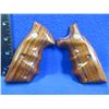 Image 1 : Smith & Wesson "K" Frame Square Butt Wood Fingergroove Combat Grips