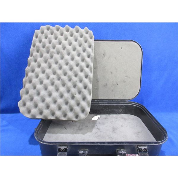 Doskocil Hard Case with 2 Keys - 18" x 12" x 6 1/2"