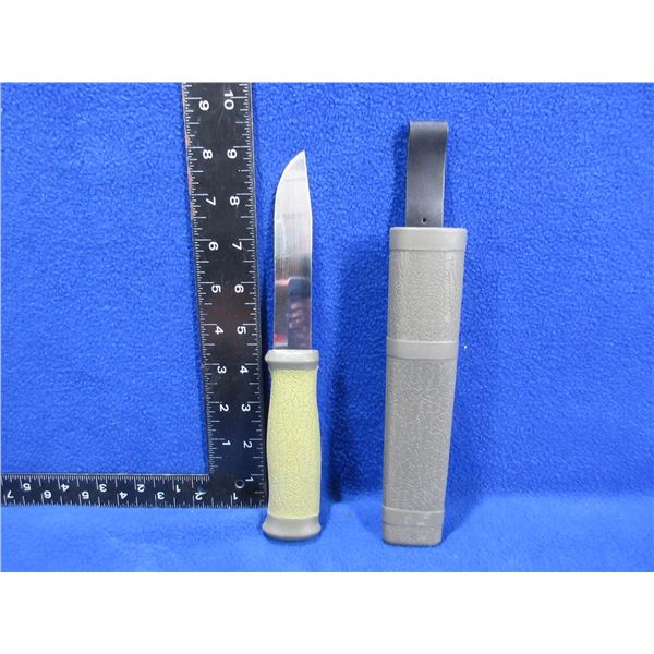 Replica Mora Morakniv 2000 Fixed Blade Knife with Sheath - 4 1/2" Blade