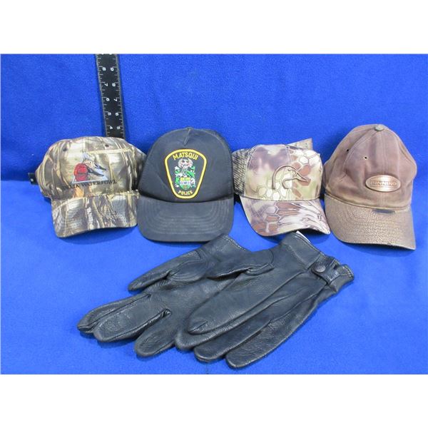 4 Caps and a Pair of Watson Leather Gloves (Mens Large)