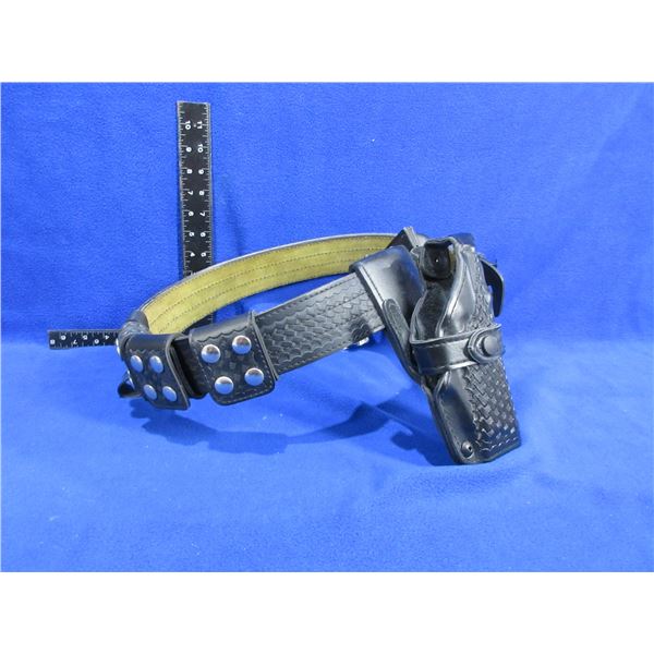 Leather Duty Belt with Safariland Holster & Magazine Pouch