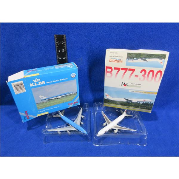2 - 1:400 Scale Passenger Planes - Boeing 747-400 & B777-300