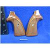 Image 1 : Smith & Wesson "J" Frame Square Butt Wood Grips with Screw