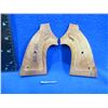 Image 2 : Smith & Wesson "J" Frame Square Butt Wood Grips with Screw