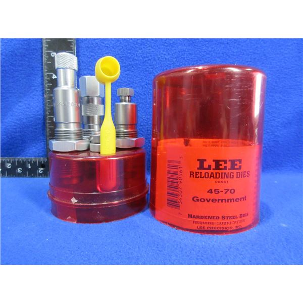 Lee 45-70 Gov't 3 Die Set with 2 # 8 Shell Holders & Powder Measure