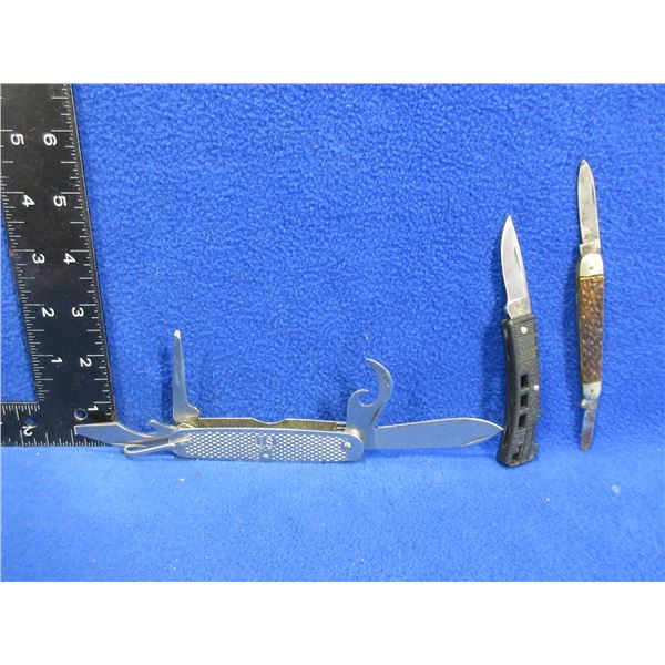 3 Folding Blade Knives - Buck 425, US Camillus 1980, Unknown