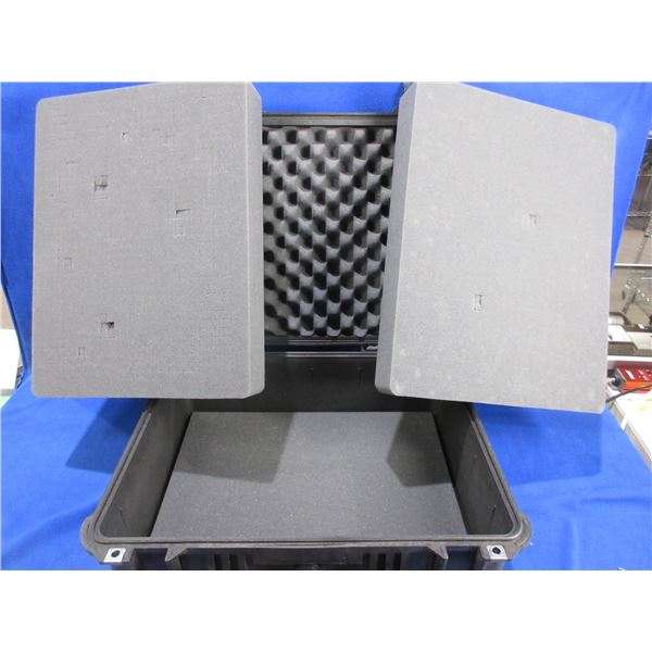 Pelican 1550 Hard Case - Interior Dimensions: 18.43" x 14" x 7.62"