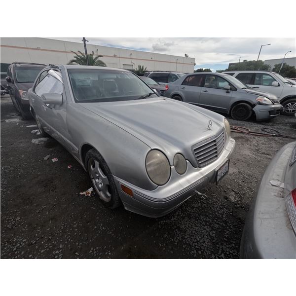 MERCEDES E CLASS 2000 SALV T/DONATION