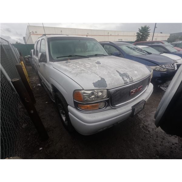 GMC YUKON 2002 O/S T-DONATION