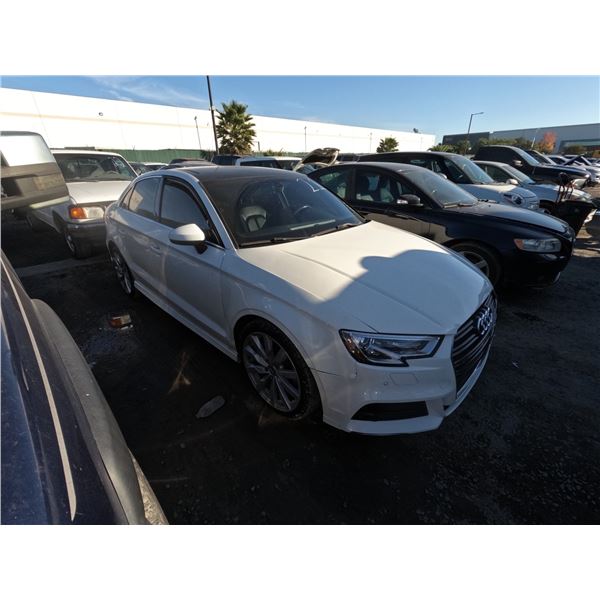 AUDI A3 2018 SALV/T