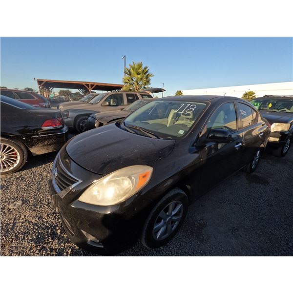 NISSAN VERSA 2012 SALV/T