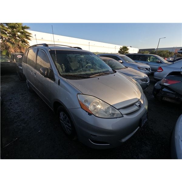 TOYOTA SIENNA 2006 T