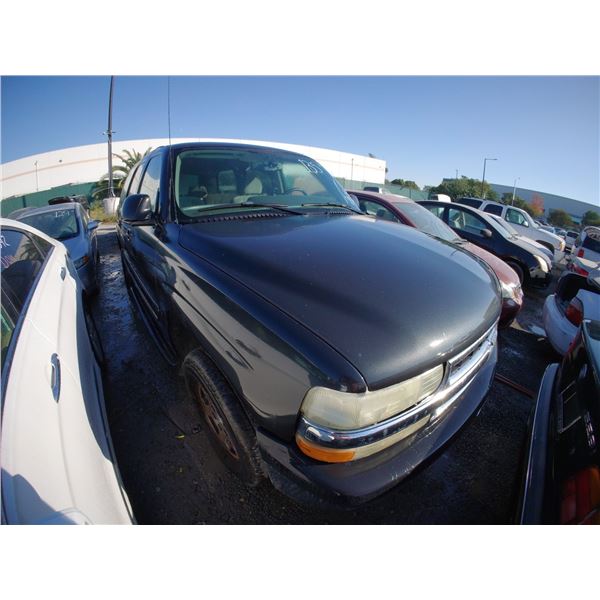 CHEV TAHOE 2004 T-DONATION