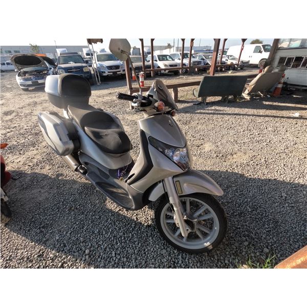 PIAGGIO SCOOTER 2003 T-DONATION