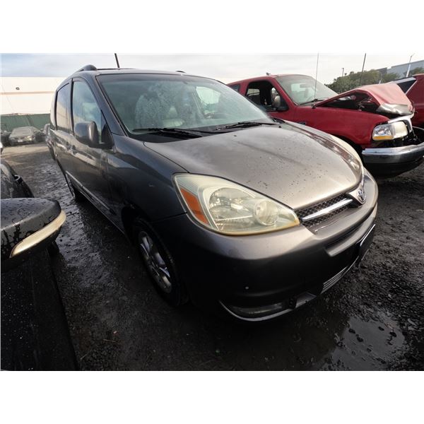 TOYOTA SIENNA 2004 T-DONATION