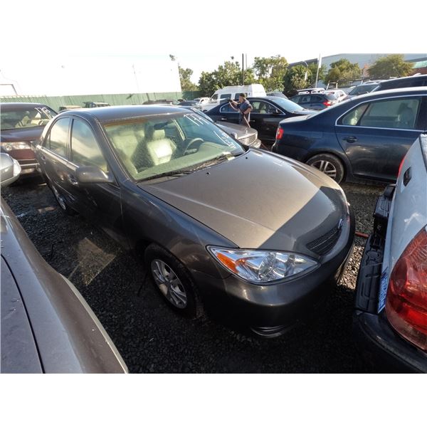 TOYOTA CAMRY 2004 SALV T/DONATION
