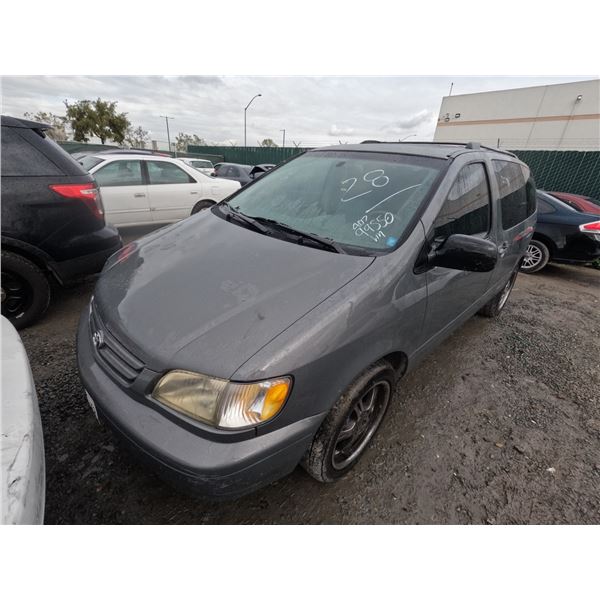 TOYOTA SIENNA 2001 ADT-DONATION