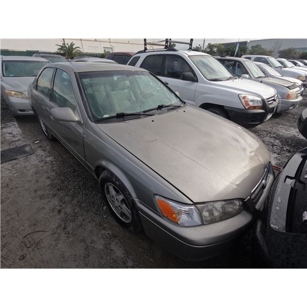 TOYOTA CAMRY 2000 SALV T/DONATION