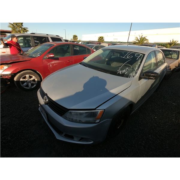 VOLKS JETTA 2011 T-DONATION