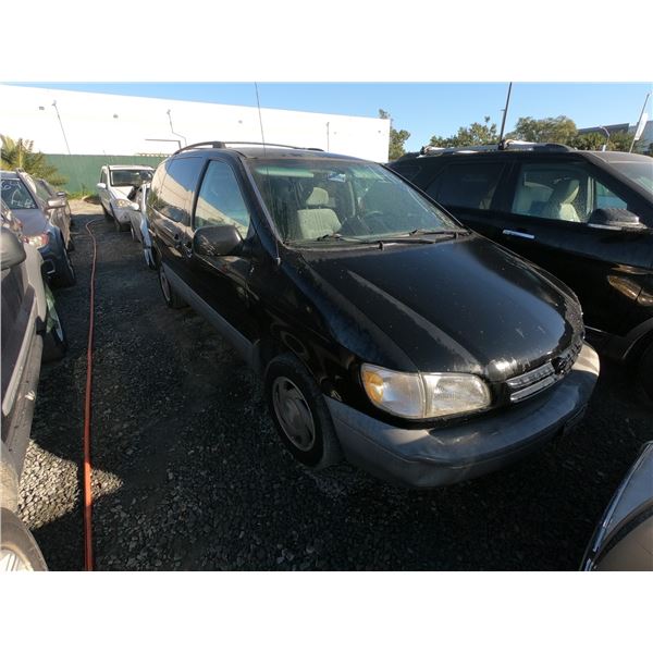 TOYOTA SIENNA 2000 T-DONATION