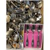 Image 5 : Tray of 100 Vintage Souvenir Spoons - Approximate Count