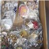 Image 5 : Over 200 Vintage Fashion Brooches and Collector Pins  - Variety of Styles and Materials - Black Tray