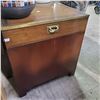Image 2 : Vintage Pedestal Writing Desk, H29" x 46.5" x26.5"