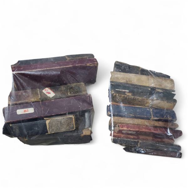 34 Vintage Razor Cases