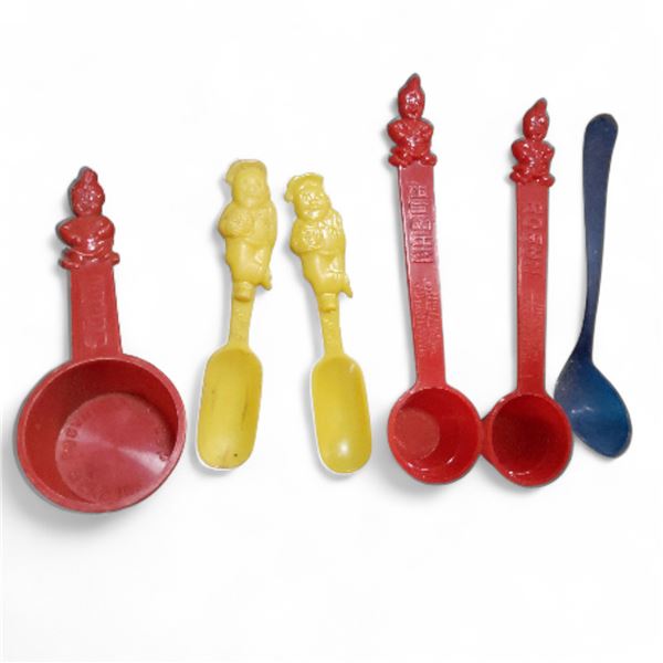 5 Vintage Nabob Plastic Measuring Spoons