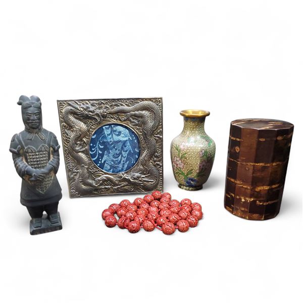 Group of 5 Asian Decor Items