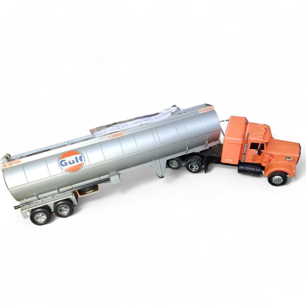 1979 Kenworth Tractor–Trailer 18 Wheel Gulf Tanker Truck Decanter