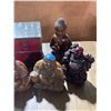 Image 3 : 4 Asian Carved Buddha Figures and 1 Oriental Chest