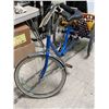 Image 3 : Movie Set Dec Shimano PPS3 Tricycle Vintage Bike w/ Basket