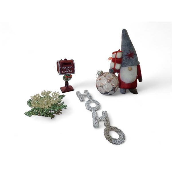 10 Boxes of Mxied Ornaments (Christmas Forever - Various Models)