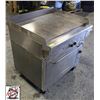 Image 3 : QUEST 36" FLAT TOP GRILL ON TOP 36" OVEN