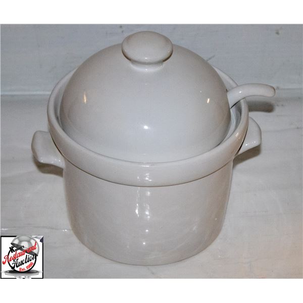 1.5 QUART SOUP TOURINE W/ LADDLE